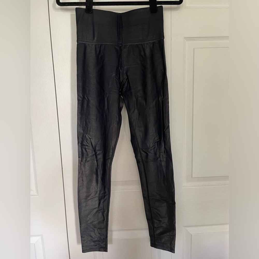Carbon38 Black High Rise 7/8 Legging Takara Shine